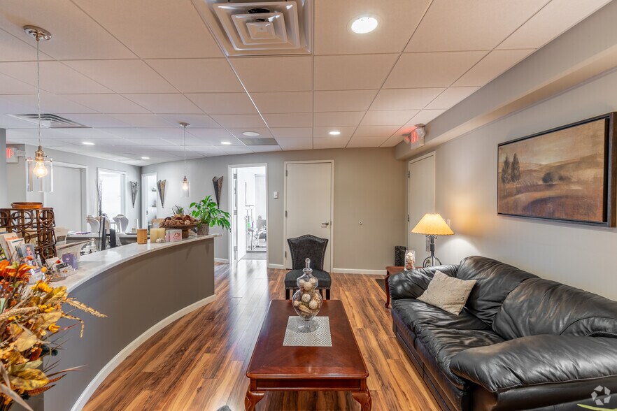 More Photos Of 83 East Ave, Norwalk Medical For Lease