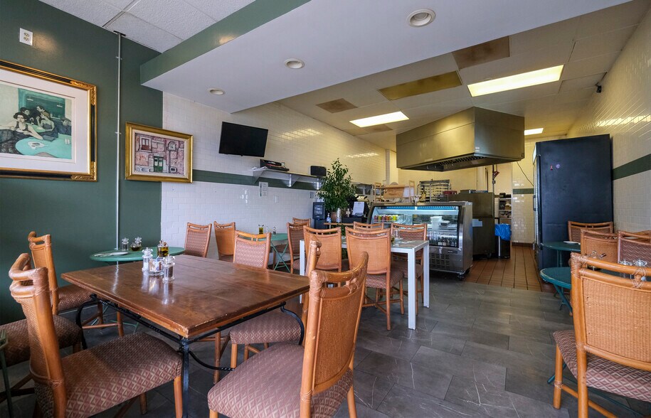 More Photos Of 1001-1049 Casitas Pass Rd, Carpinteria Storefront For Lease