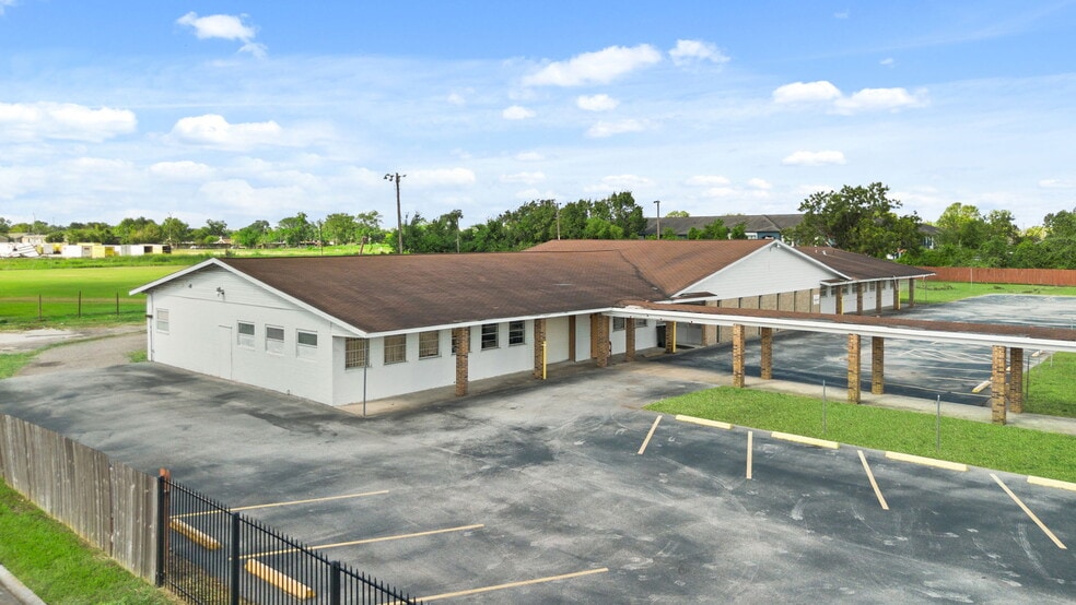 More Photos Of 513 W Rittenhouse Rd, Houston Religious Facility For Sale