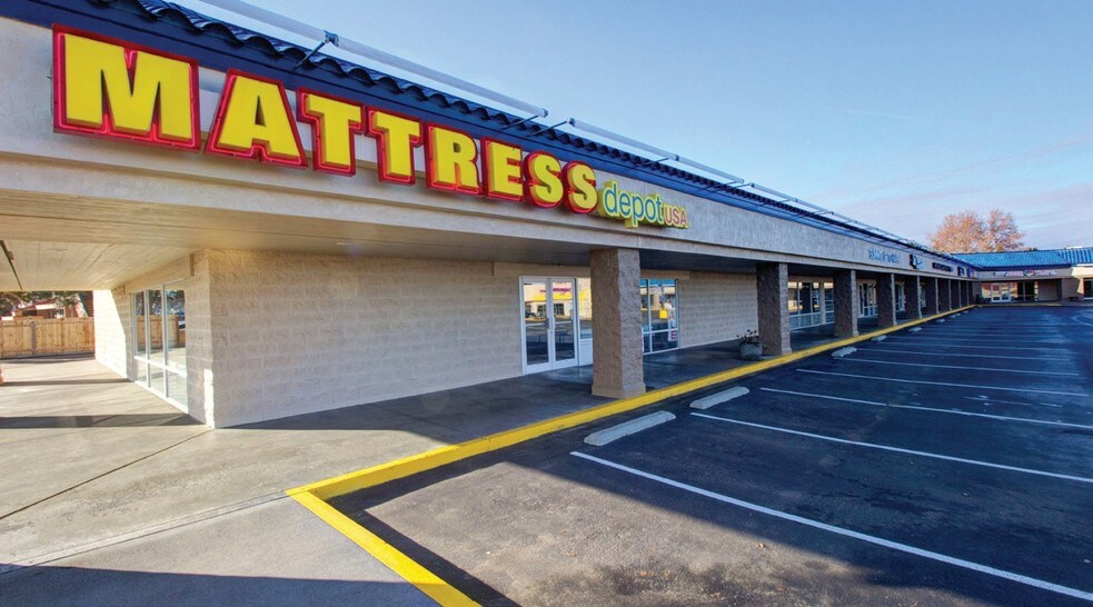 More Photos Of 731 N Columbia Center Blvd, Kennewick Storefront For Lease