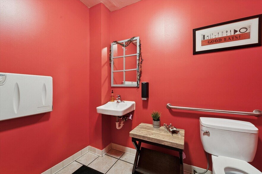 More Photos Of 265 E Township Line Rd, Upper Darby Restaurant For Sale