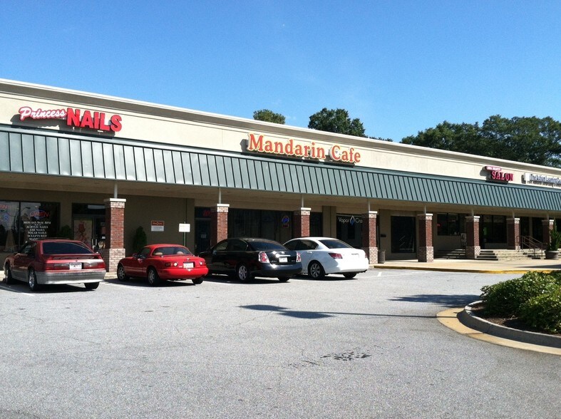 More Photos Of 6100 Veterans Pky, Columbus General Retail For Lease