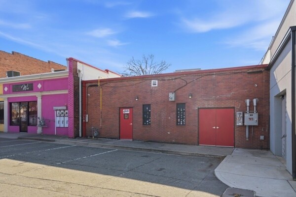 More Photos Of 334 W Main Ave, Gastonia Restaurant For Sale