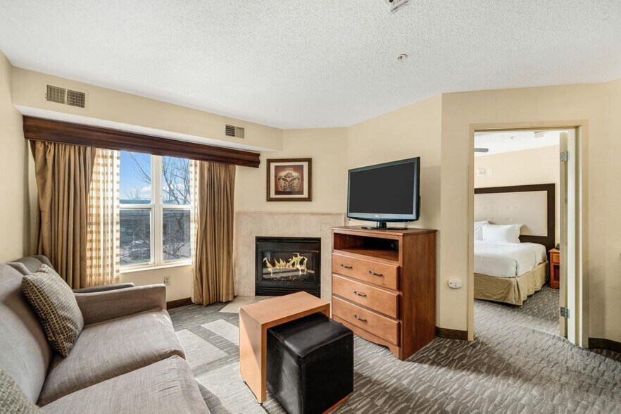More Photos Of 9169 Markville Dr, Dallas Hotel For Sale
