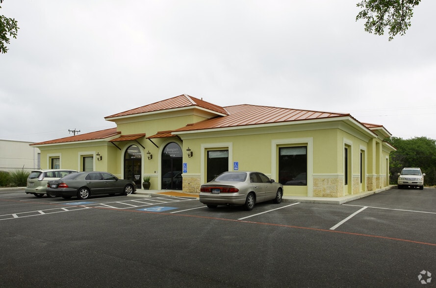 More Photos Of 21222 Gathering Oak, San Antonio Office For Lease