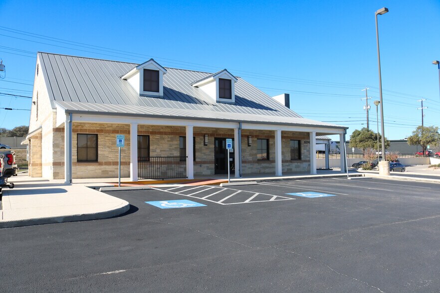 More Photos Of 20710 N US Highway 281, San Antonio Bank For Sale