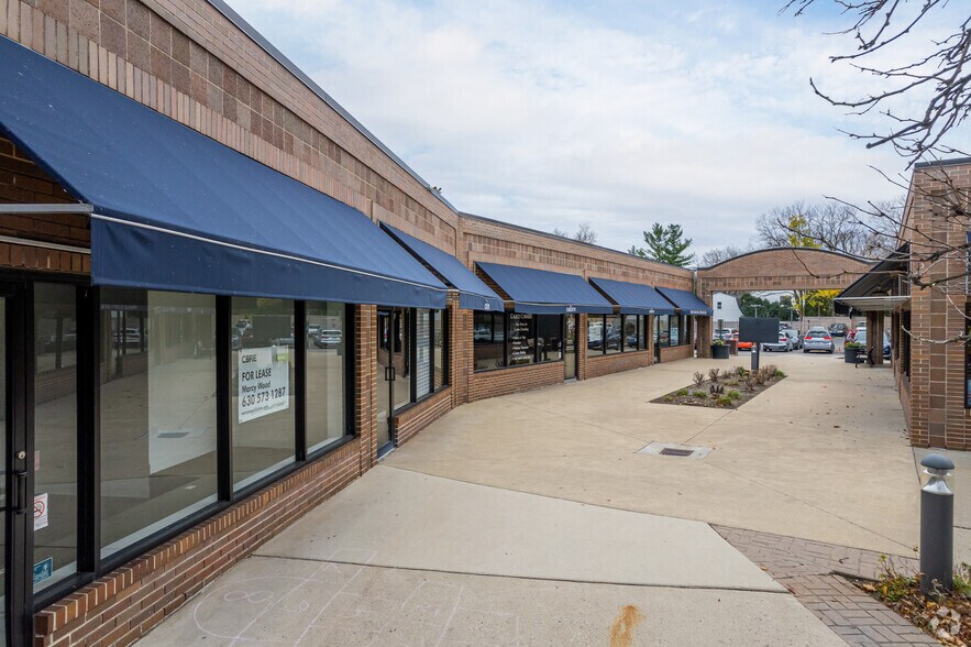 More Photos Of 777 N York Rd, Hinsdale Unknown For Lease