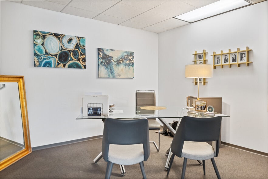 More Photos Of 14982 N 83rd Pl, Scottsdale Showroom For Sale