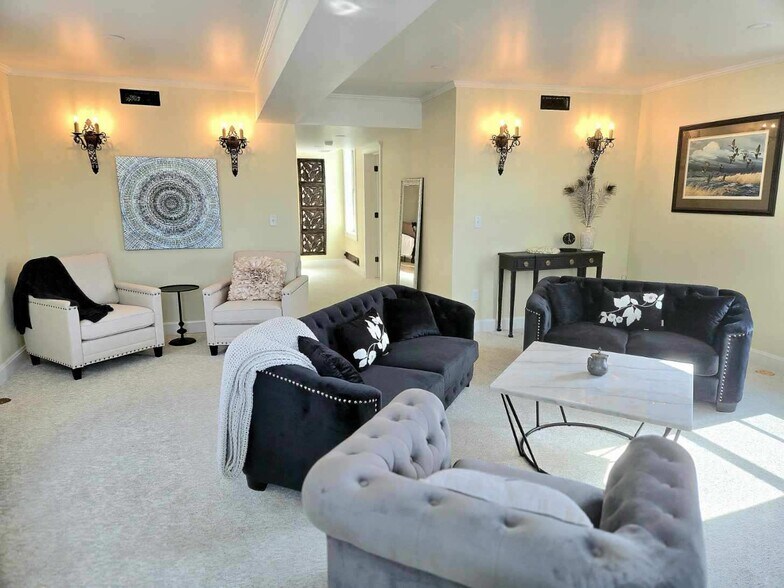 More Photos Of 202 W Main St, Decorah Sorority Fraternity House For Sale