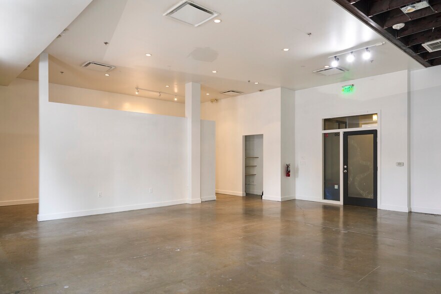 More Photos Of 1025 S 1st St, Las Vegas Storefront Retail Office For Lease