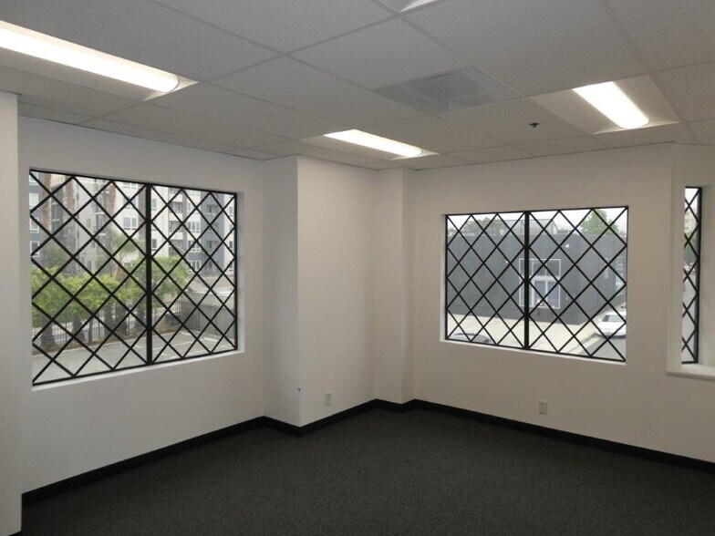 More Photos Of 1411 Railroad St, Glendale Warehouse For Lease