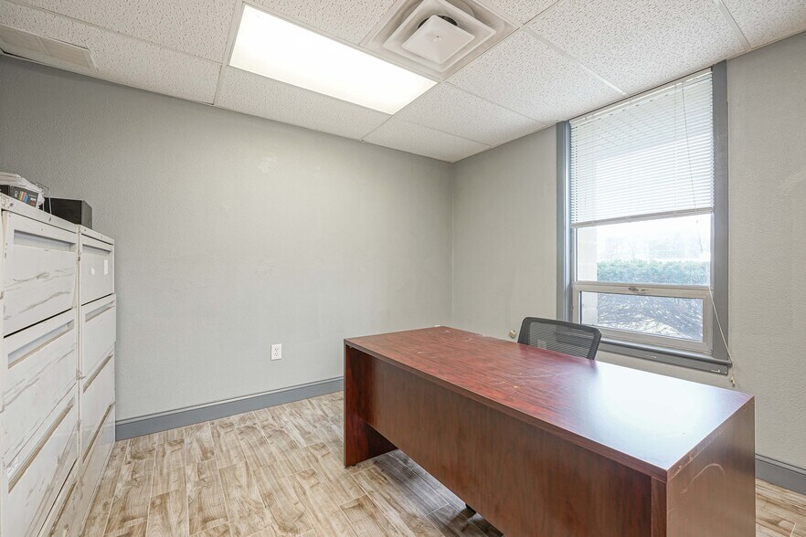 More Photos Of 49 Ironside Ct, Willingboro Manufacturing For Lease