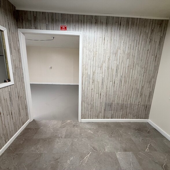 More Photos Of 1074 S Main St, Crossville Office Residential For Sale