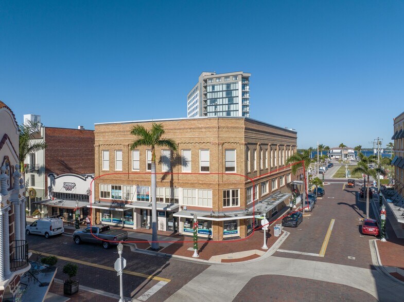 More Photos Of 2235 1st St, Fort Myers Office For Lease