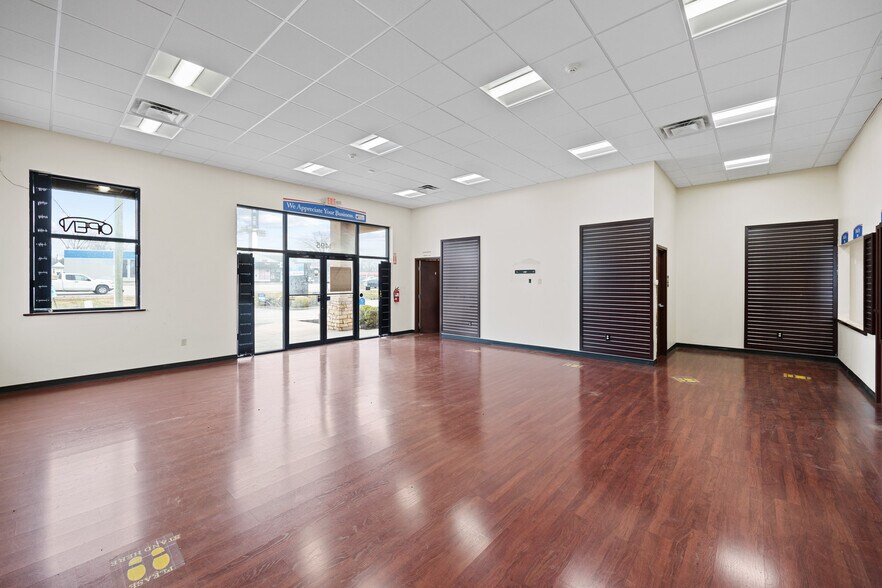 More Photos Of 1495 E 10th St, Jeffersonville Drugstore For Sale