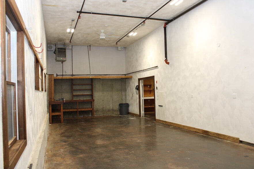 More Photos Of 75 Eastern Ave, Essex Flex For Sale