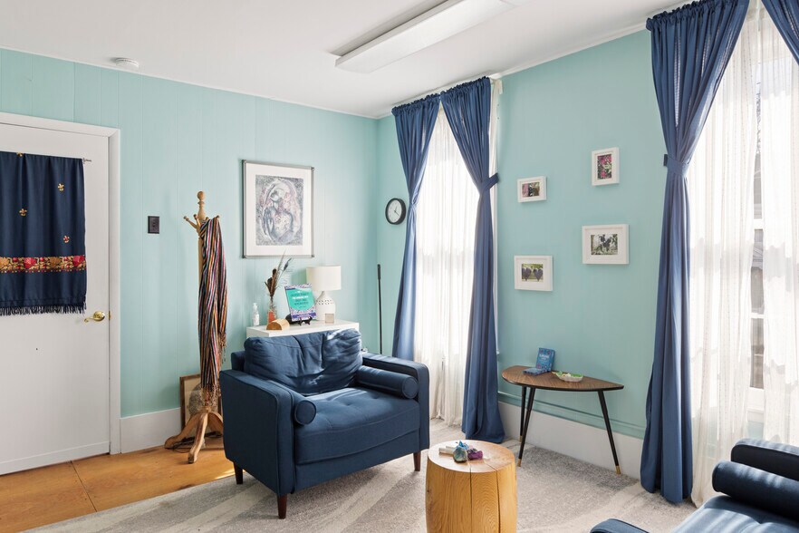 More Photos Of 78 Green St, Hudson Freestanding For Sale