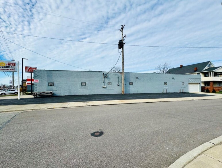 Primary Photo Of 5067 Turney Rd, Cleveland Carwash For Lease