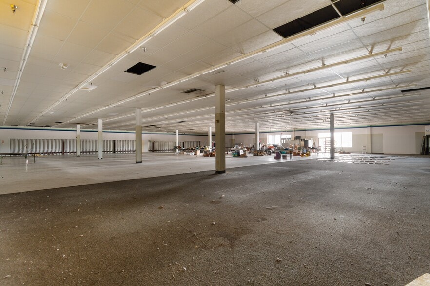 More Photos Of 480 Nelson Blvd, Kingstree Department Store For Sale