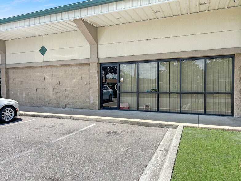 More Photos Of 1635 Farm Way, Middleburg Warehouse For Sale