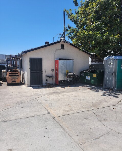 More Photos Of 10986 Vulcan St, South Gate Contractor Storage Yard For Sale