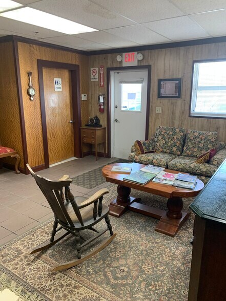 More Photos Of 1675-1677 W 31st Pl, Hialeah Manufacturing For Lease