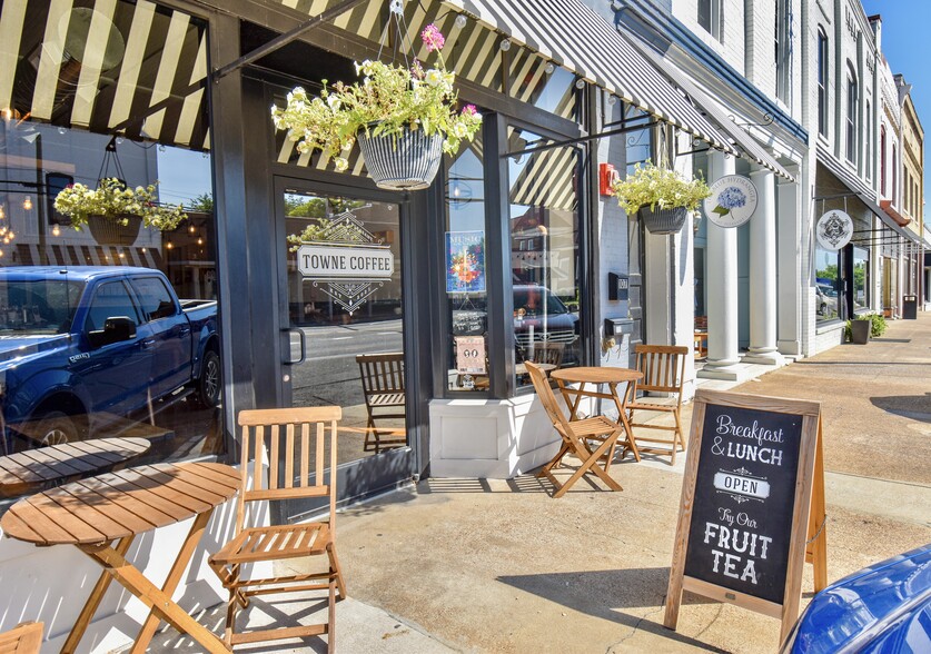 More Photos Of 217 N Main St, Mount Pleasant Service For Lease