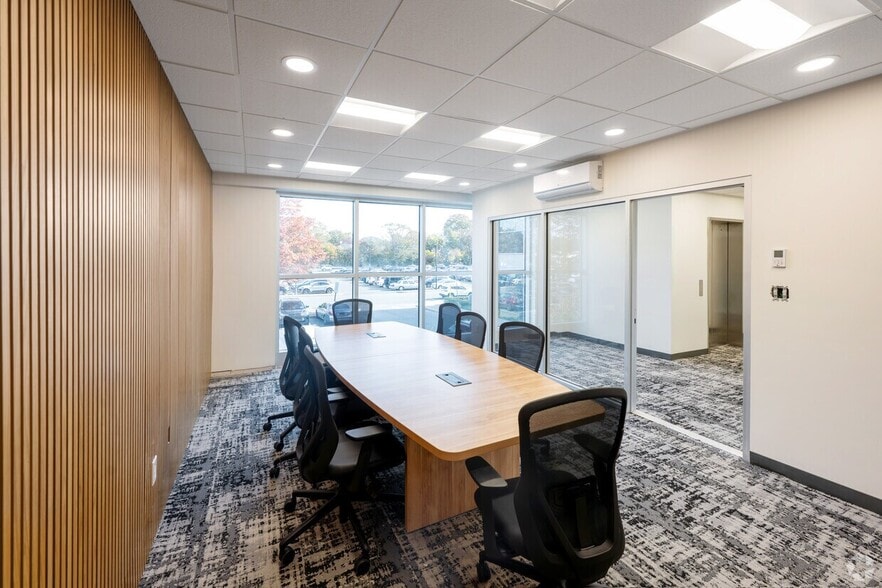 More Photos Of 1051 Franklin Ave, Garden City Office For Sale