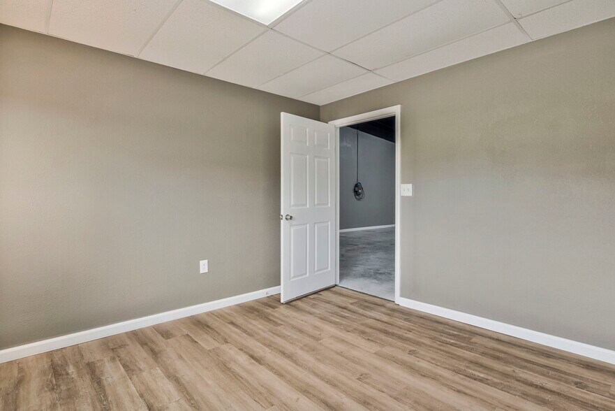 More Photos Of 6317-6327 Dogwood Dr, Milton Service For Lease