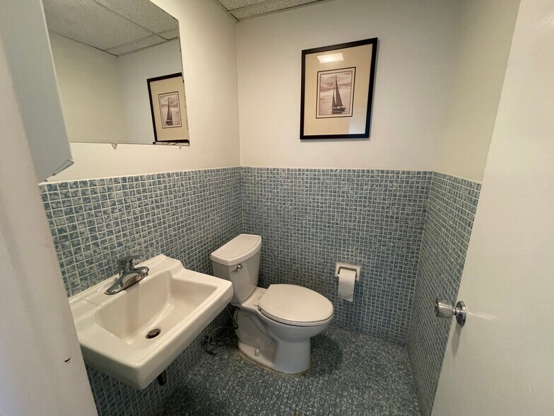 More Photos Of 2843 Pembroke Rd, Hollywood Office For Lease