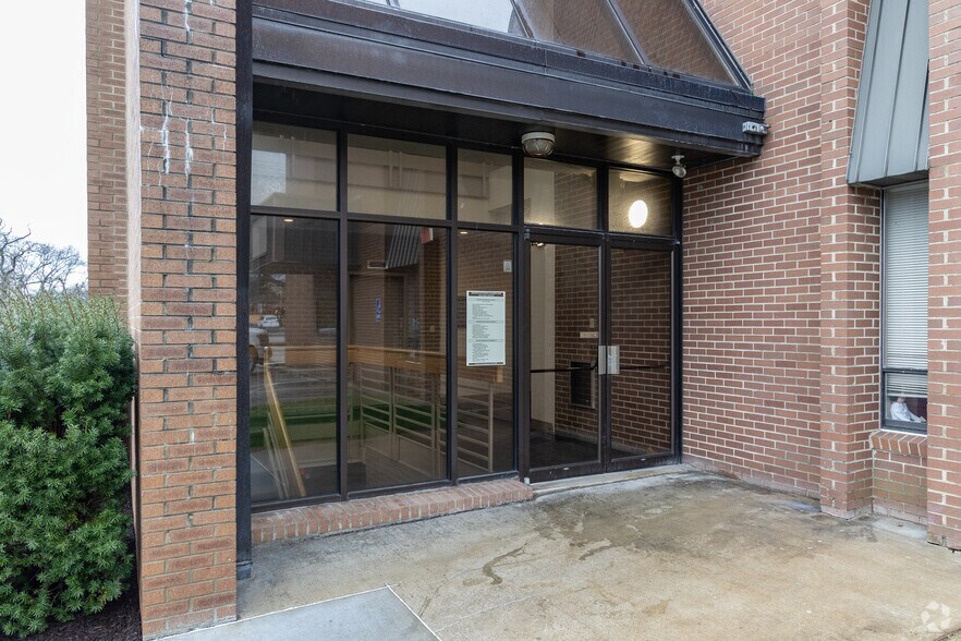 More Photos Of 11676 Perry Hwy, Wexford Unknown For Lease