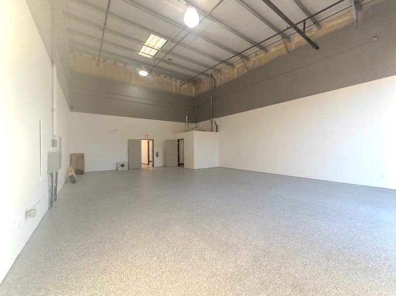 More Photos Of 470 W Larch Rd, Tracy Service For Lease