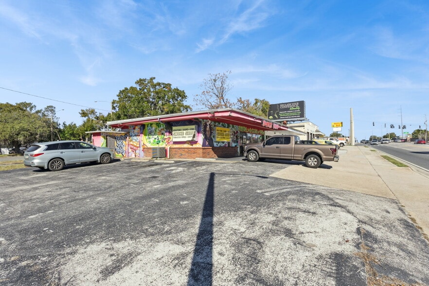 More Photos Of 107 S 14th St, Leesburg General Retail For Sale