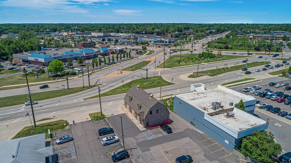 More Photos Of 33030 Northwestern Hwy, West Bloomfield Freestanding For Sale