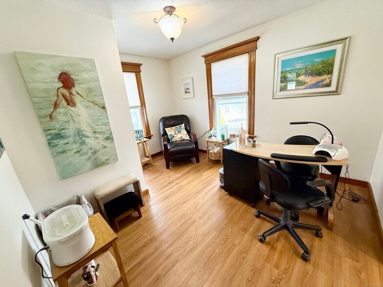 More Photos Of 449 Naubuc Ave, Glastonbury Freestanding For Sale