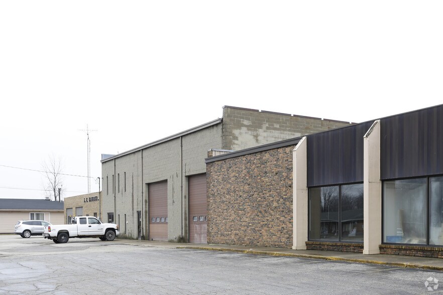 More Photos Of 1160 E Napier Ave, Benton Harbor Freestanding For Lease