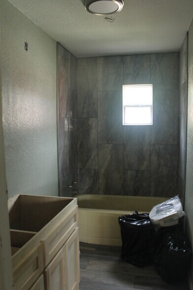 More Photos Of 620 Brazosport Blvd N, Clute Flex For Lease