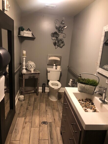 More Photos Of 885-889 N Howard St, Baltimore Restaurant For Sale