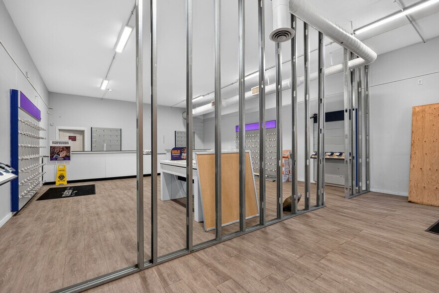 More Photos Of 1005 W Broadway Ave, Minneapolis Storefront For Sale
