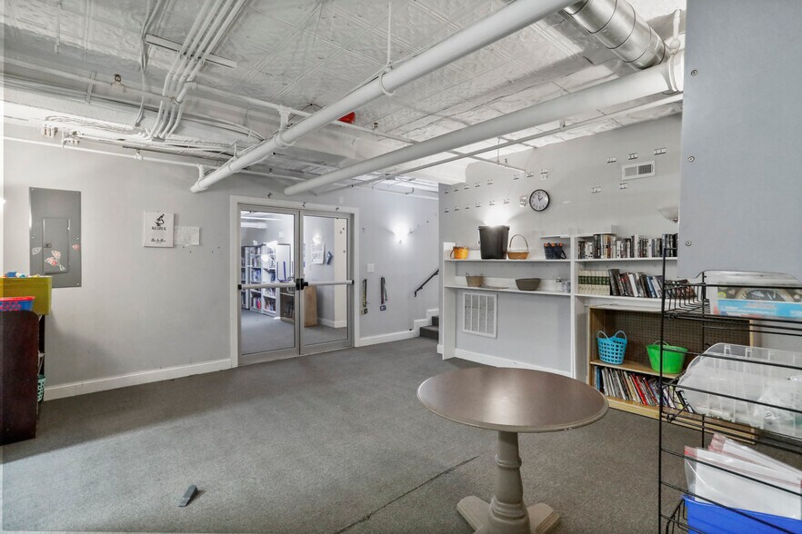 More Photos Of 18-20 W Washington St, Hagerstown Office For Lease