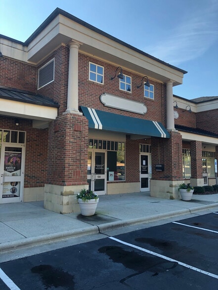 More Photos Of 1040 Darrington Dr, Cary Storefront For Lease
