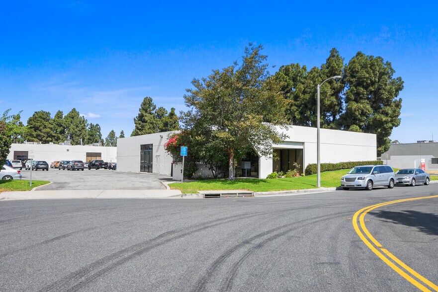 More Photos Of 10703 Progress Way, Cypress Office For Sale