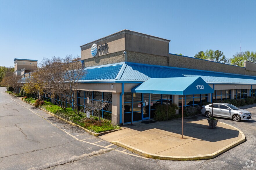 Primary Photo Of 1699-1735 Sycamore View Rd, Memphis Flex For Sale