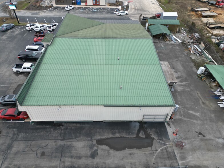 More Photos Of 15044-15050 Rankin Ave, Dunlap Freestanding For Sale