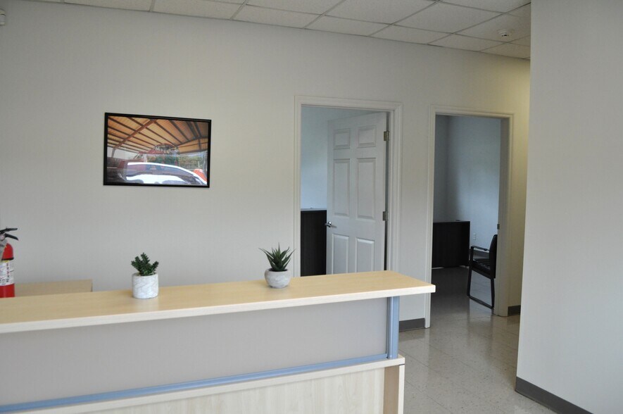 More Photos Of 2333 W Emory Rd, Powell Industrial For Sale