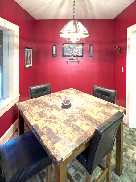 More Photos Of 621 E Broadway St, Altus Office Residential For Sale