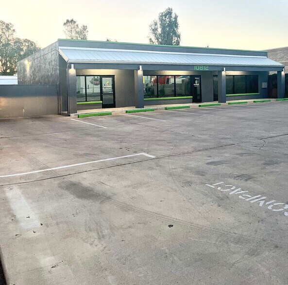 More Photos Of 10812 N Cave Creek Rd, Phoenix Storefront For Lease