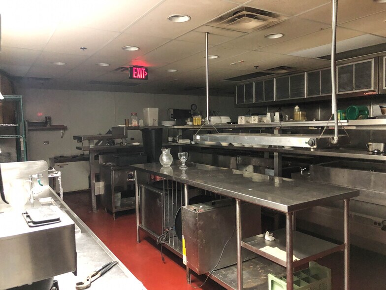 More Photos Of 649 Lake Cook Rd, Deerfield Restaurant For Lease