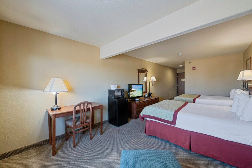 More Photos Of 1424 W Pine St, Pinedale Hotel For Sale