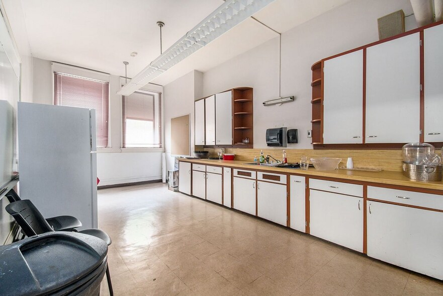 More Photos Of 485 SW Capital Ave, Battle Creek Specialty For Sale